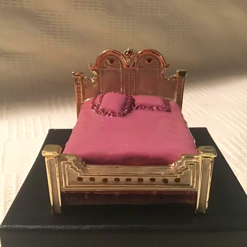 Keren Kopal Gold Bed Trinket box BA1380 Brand new